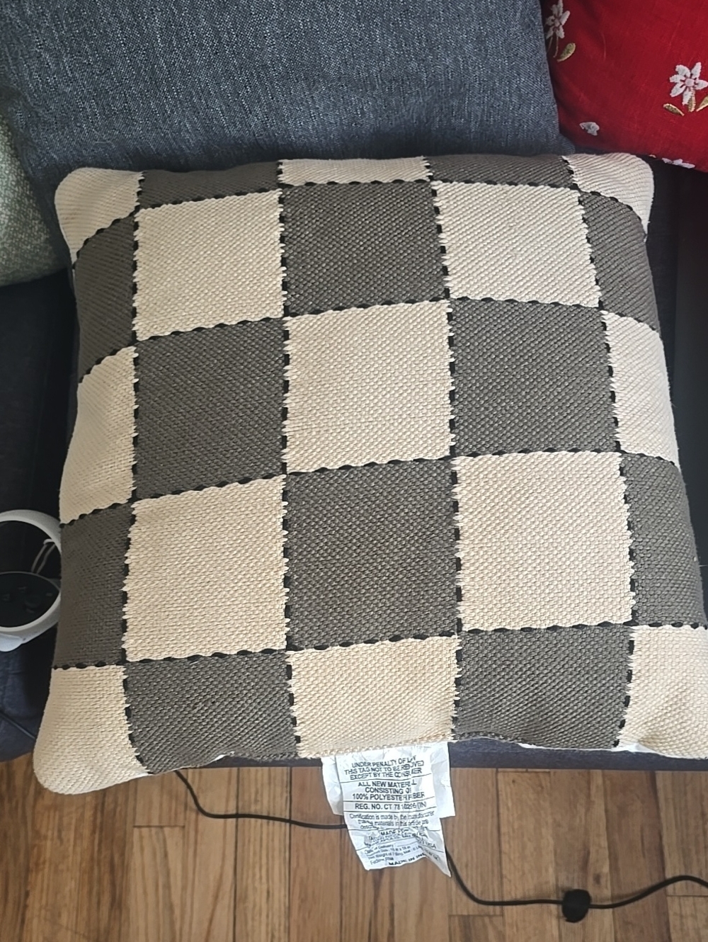 ❤️10/$30 Nwot Checkered Throw Pillow - Cream and Brown Read